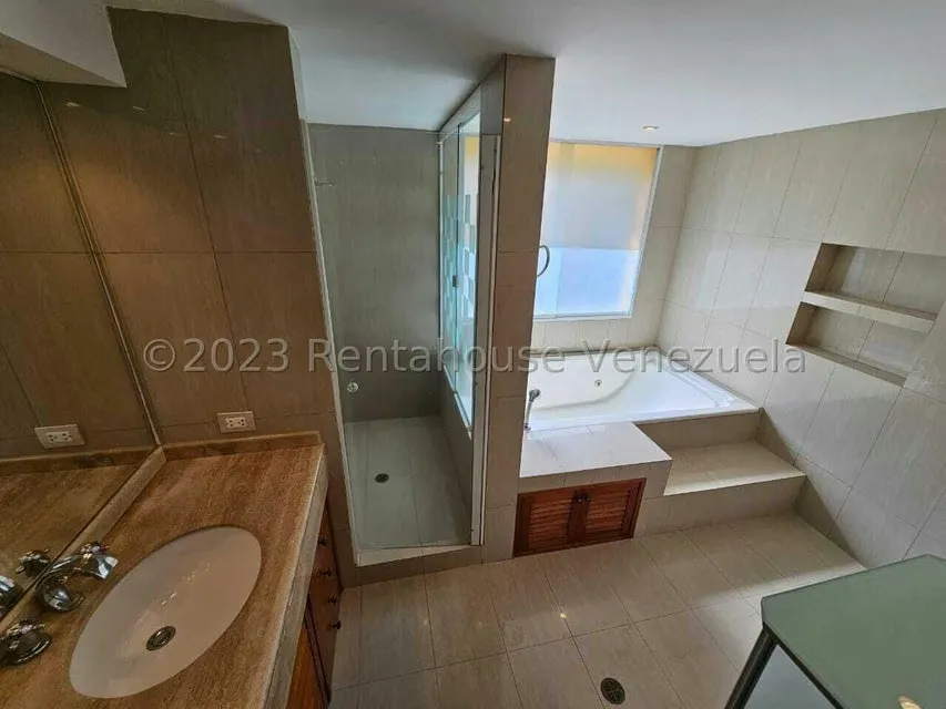 Casa (Multipes Niveles) en Venta en La Lagunita Country Club, Distrito Metropolitano - 24
