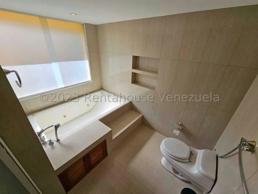 Casa (Multipes Niveles) en Venta en La Lagunita Country Club, Distrito Metropolitano - 25