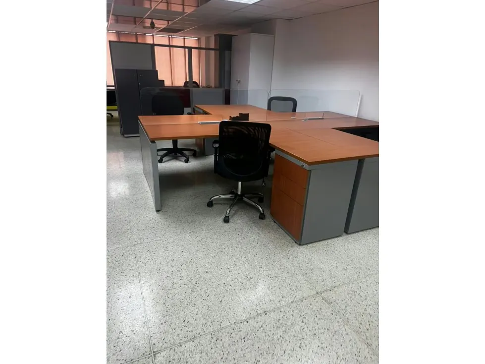 Alquilo oficina 176m2 Altamira 4919