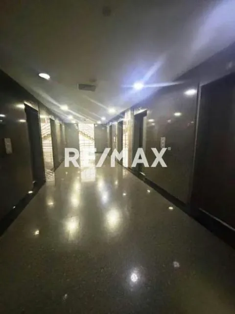 OFICINA EN VENTA - URB. SABANA GRANDE - 2