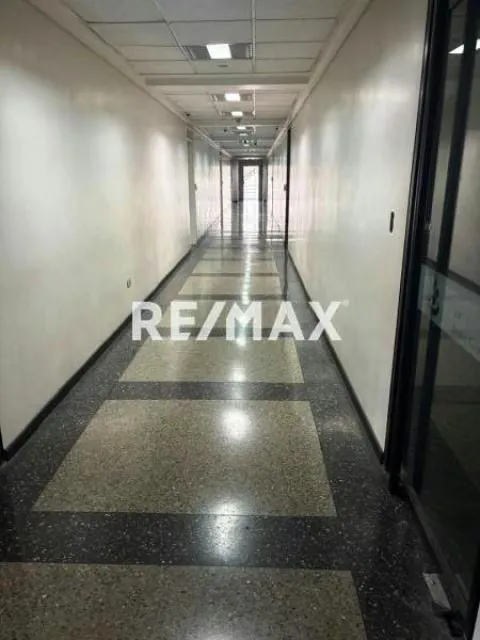 OFICINA EN VENTA - URB. SABANA GRANDE - 3