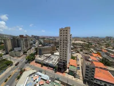 Amplio apartamento en el Edificio La Torre en Porlamar - 2