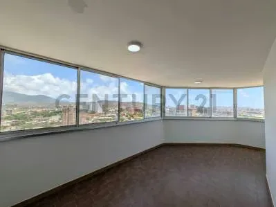 Amplio apartamento en el Edificio La Torre en Porlamar - 6