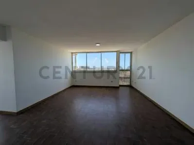 Amplio apartamento en el Edificio La Torre en Porlamar - 9