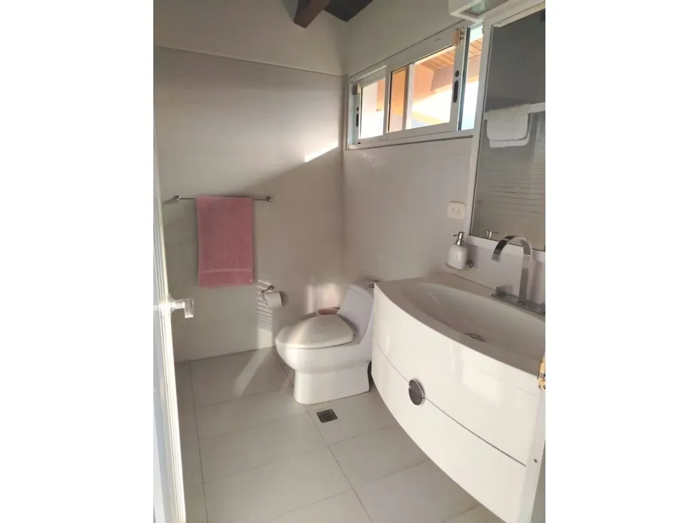 En venta bella e iluminada casa en La Tahona - 16