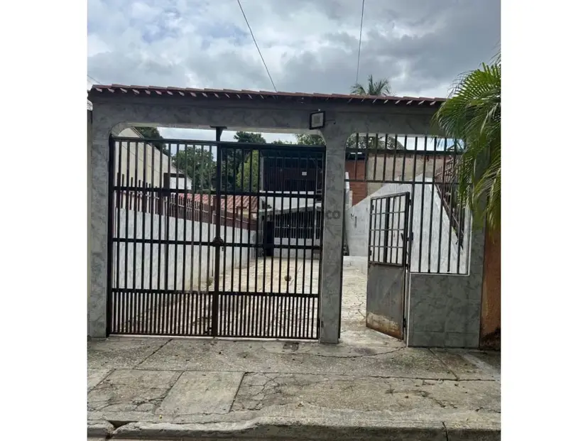 Venta casa (para remodelar) Quintas de Naguanagua. Urb La Granja