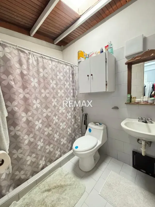 Oportunidad en el Este de Barquisimeto Casa de dos niveles Urb.Valparaiso brqto edo Lara - 11