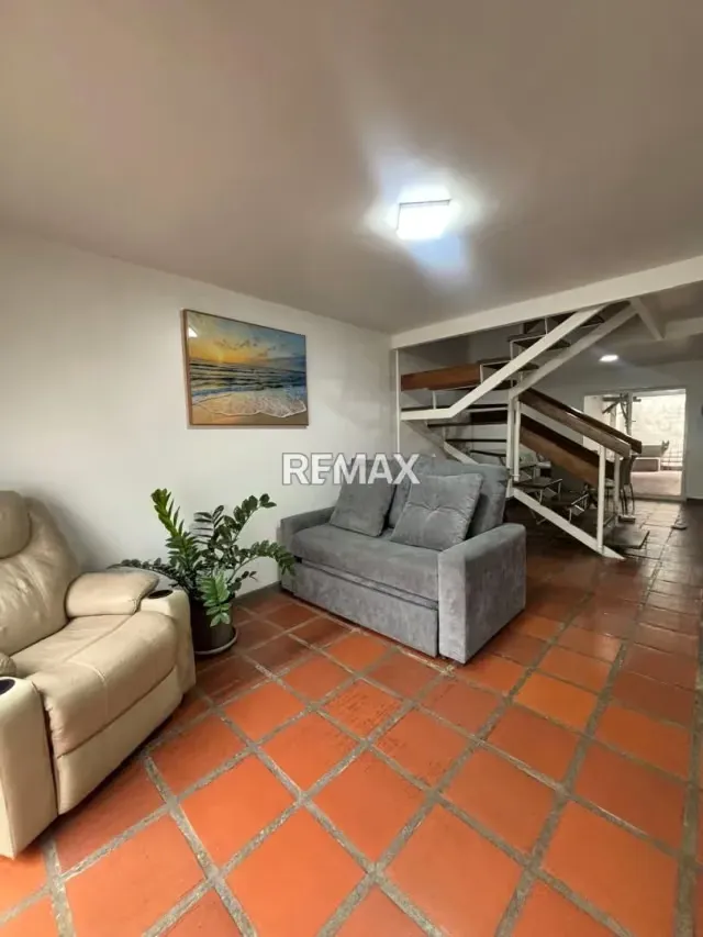 Oportunidad en el Este de Barquisimeto Casa de dos niveles Urb.Valparaiso brqto edo Lara - 4