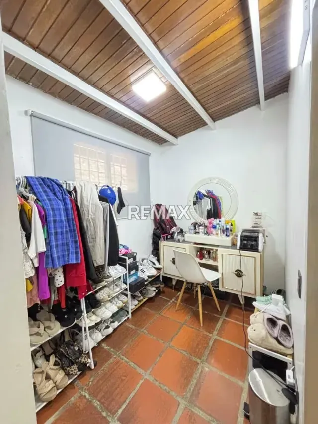 Oportunidad en el Este de Barquisimeto Casa de dos niveles Urb.Valparaiso brqto edo Lara - 6