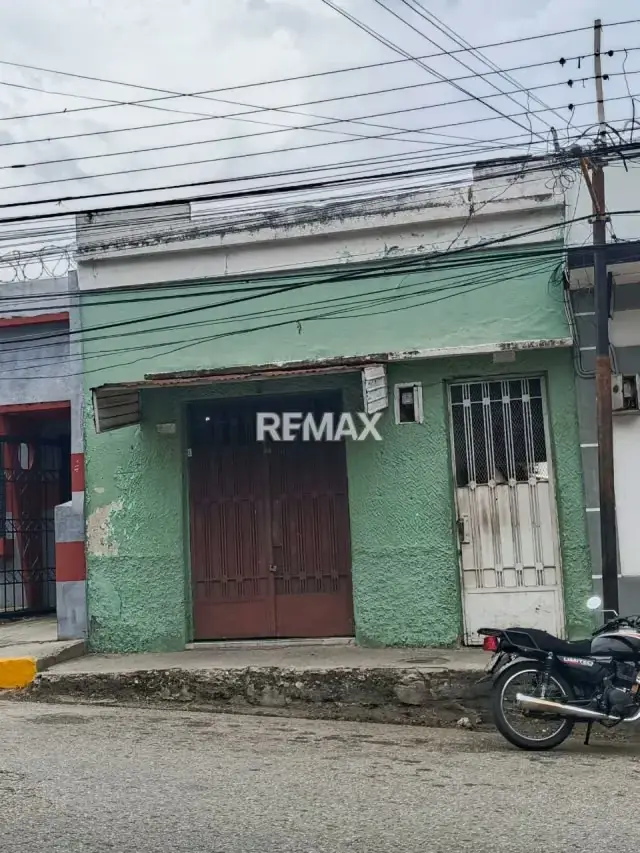 En Venta Local ubicado estratégicamente a pie de calle en la entrada principal