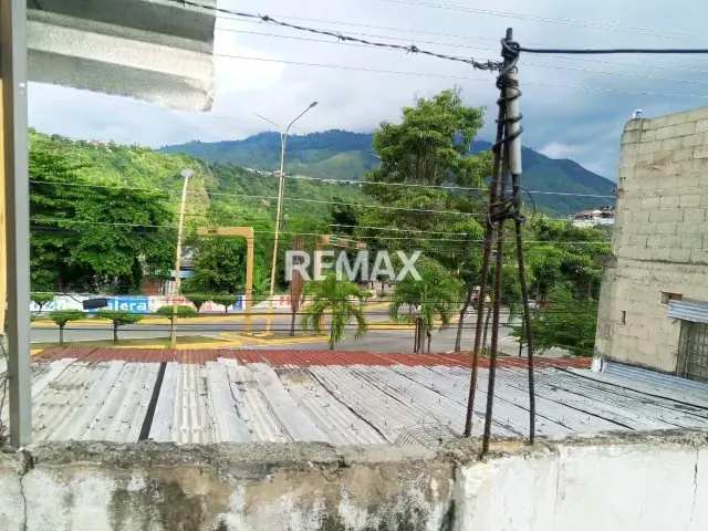 En Venta Local ubicado estratégicamente a pie de calle en la entrada principal - 5