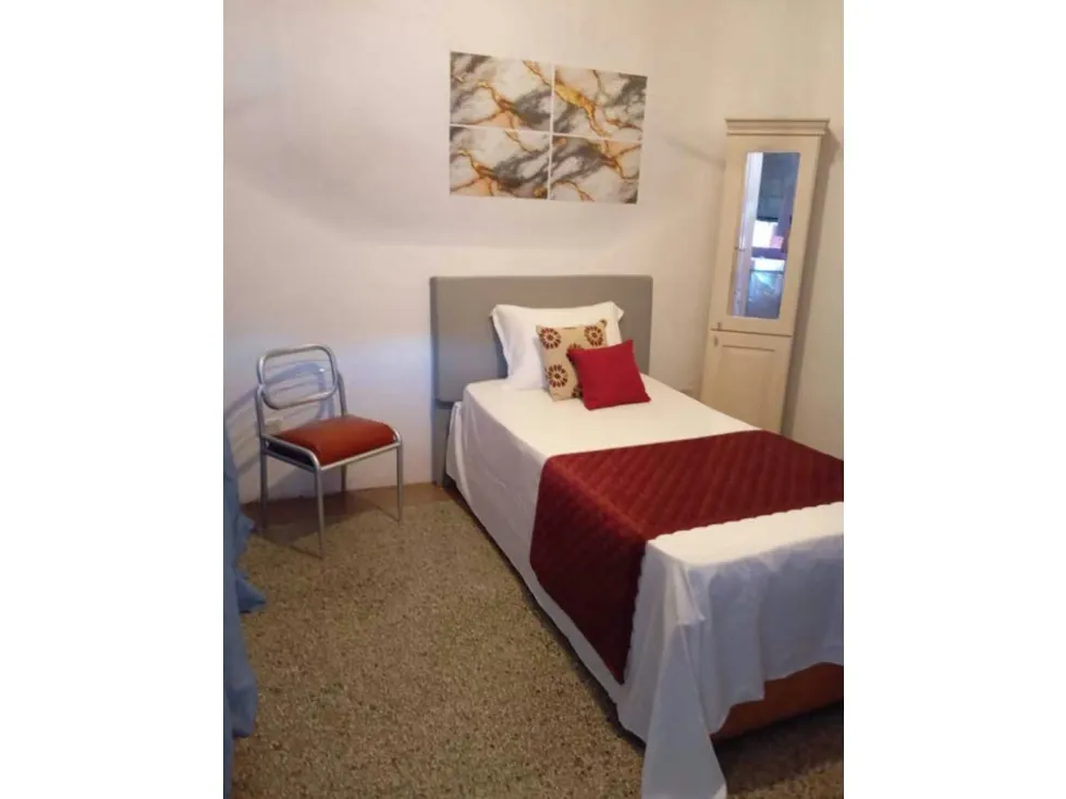 Alquilo habitación amoblada 10m2 Parroq. San Jose 8994