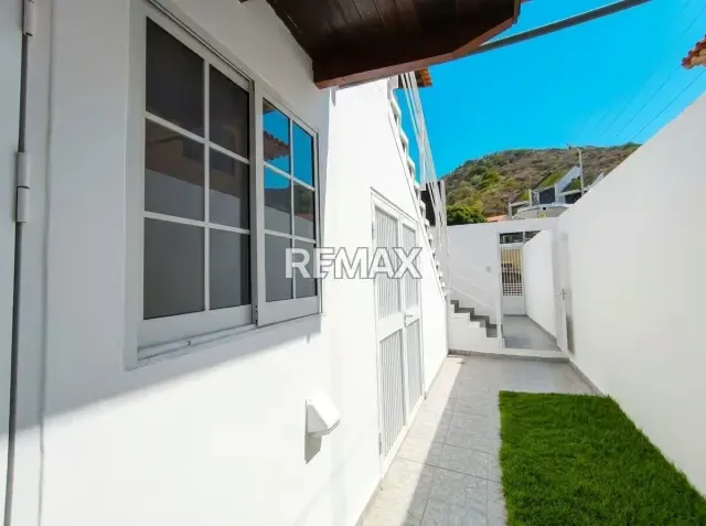 ESPECTACULAR CASA MODERNA CON PISCINA EN URB. PARAISO 1 - 5