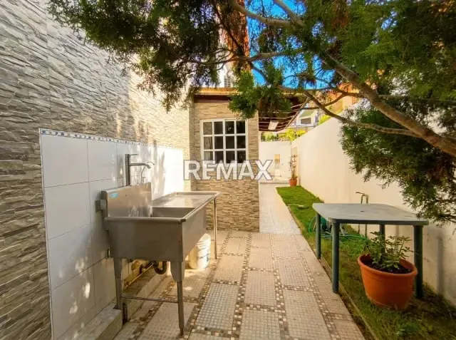 ESPECTACULAR CASA MODERNA CON PISCINA EN URB. PARAISO 1 - 6