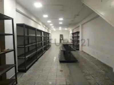 En venta Edificio Comercial en Catia. 845 USDxm² | con Local/Depósitos/Oficinas - 2