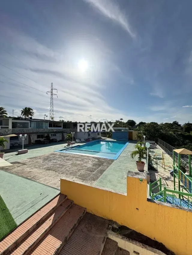 En Venta Casa en Cumbres del Manzano, urbanismo Privado.