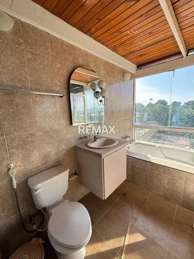 En Venta Casa en Cumbres del Manzano, urbanismo Privado. - 9