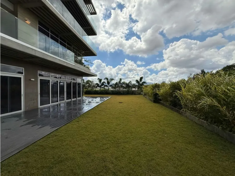 En venta PB duplex 851,42m2 4H+S/4.5B+S/5P Altamira - 2