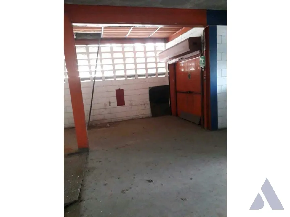 Vendo edificio industrial 3.900m2 Urb San Antonio de Los Altos 4080 - 23