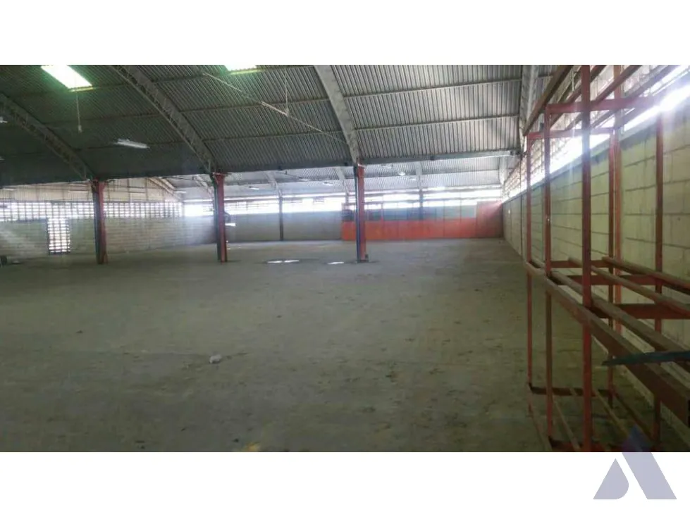 Vendo edificio industrial 3.900m2 Urb San Antonio de Los Altos 4080 - 5