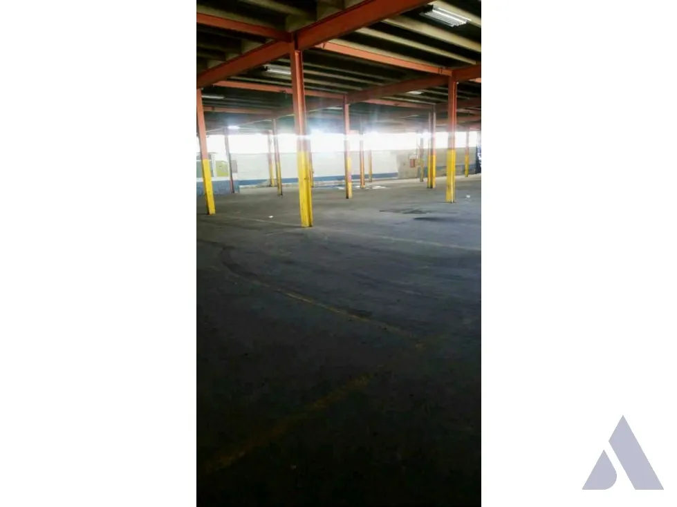 Vendo edificio industrial 3.900m2 Urb San Antonio de Los Altos 4080 - 10