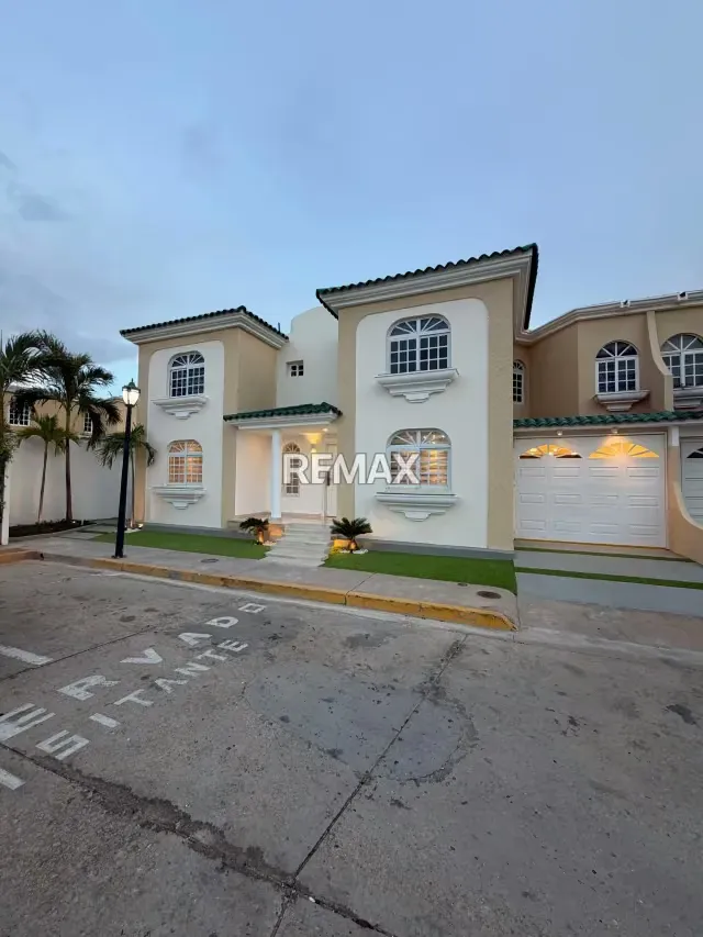 CASA EN VENTA EN VILLA LAGO COUNTRY I