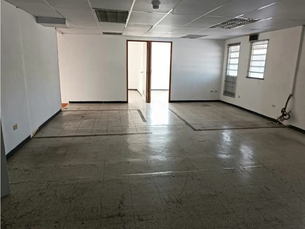 ALQUILO OFICINA LA URBINA DE 150M2 2 BAÑOS 2 P/E - 16