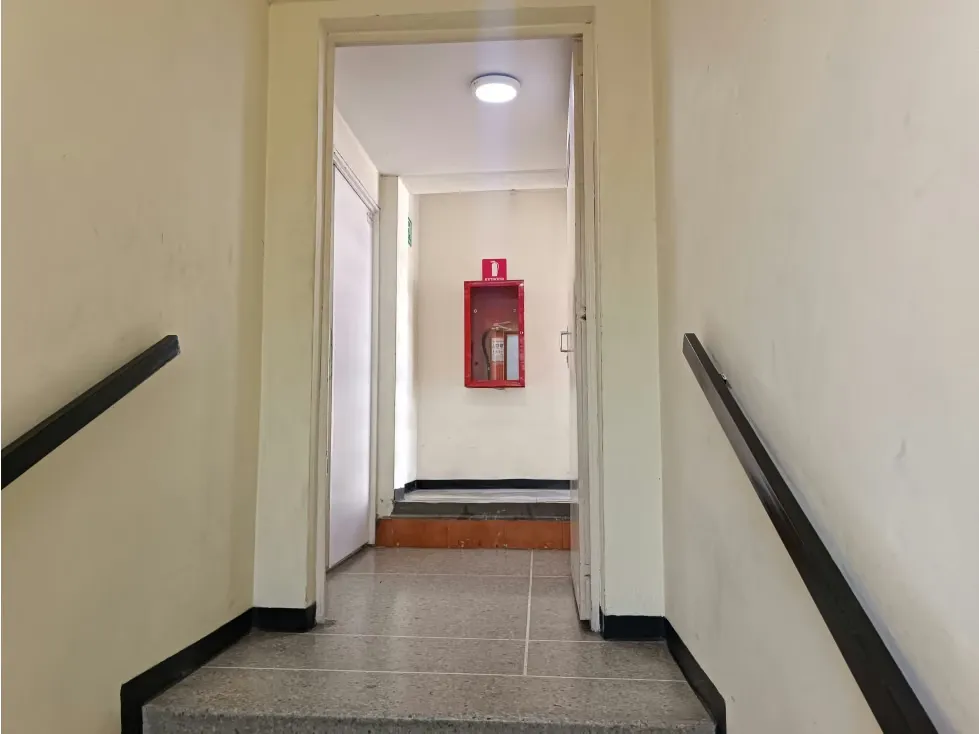 ALQUILO OFICINA LA URBINA DE 150M2 2 BAÑOS 2 P/E - 2