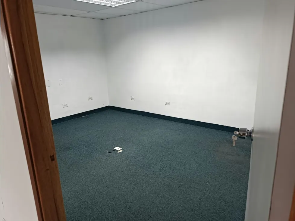 ALQUILO OFICINA LA URBINA DE 150M2 2 BAÑOS 2 P/E - 4