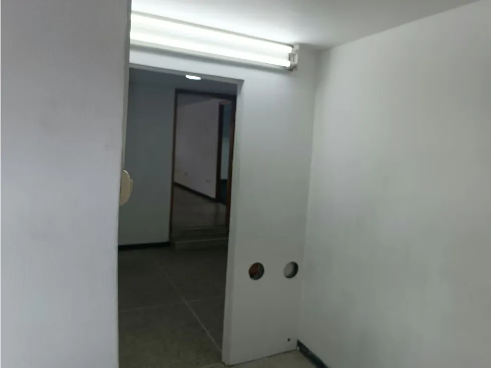 ALQUILO OFICINA LA URBINA DE 150M2 2 BAÑOS 2 P/E - 7