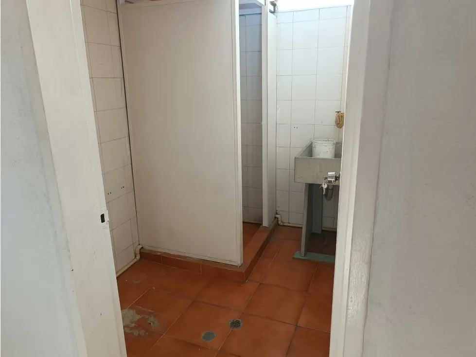 ALQUILO OFICINA LA URBINA DE 150M2 2 BAÑOS 2 P/E - 8