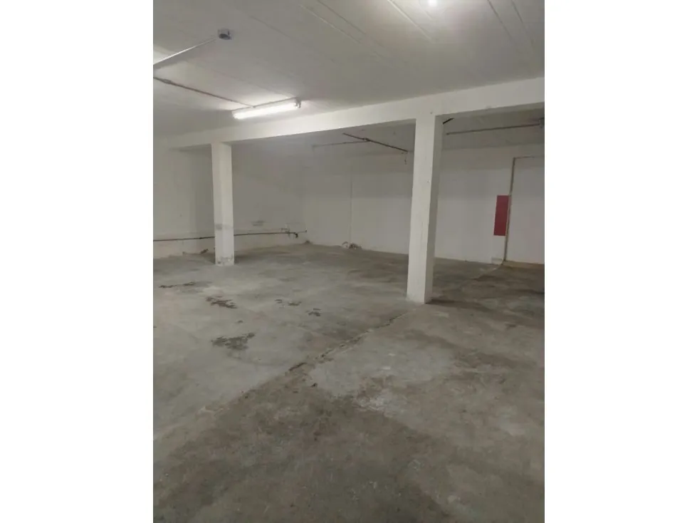 Alquilo local 120m2 Monte Cristo 7218 - 11