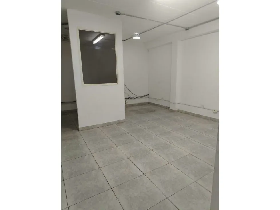 Alquilo local 120m2 Monte Cristo 7218 - 16