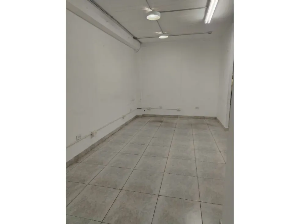 Alquilo local 120m2 Monte Cristo 7218 - 21