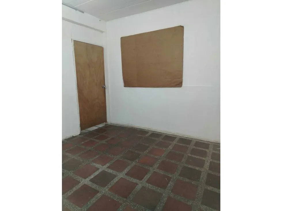 Alquilo local 120m2 Monte Cristo 7218 - 22
