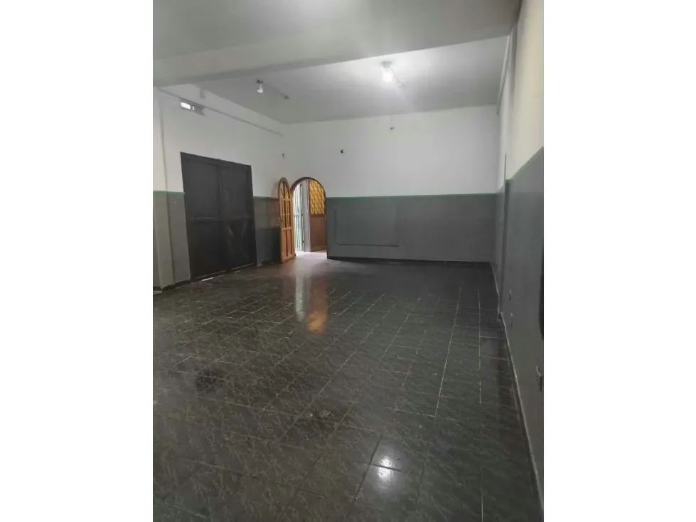 Alquilo local 120m2 Monte Cristo 7218 - 26