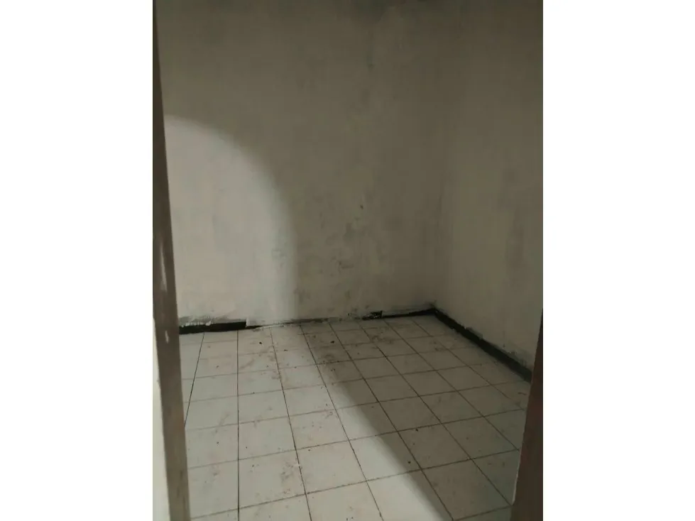Alquilo local 120m2 Monte Cristo 7218 - 5
