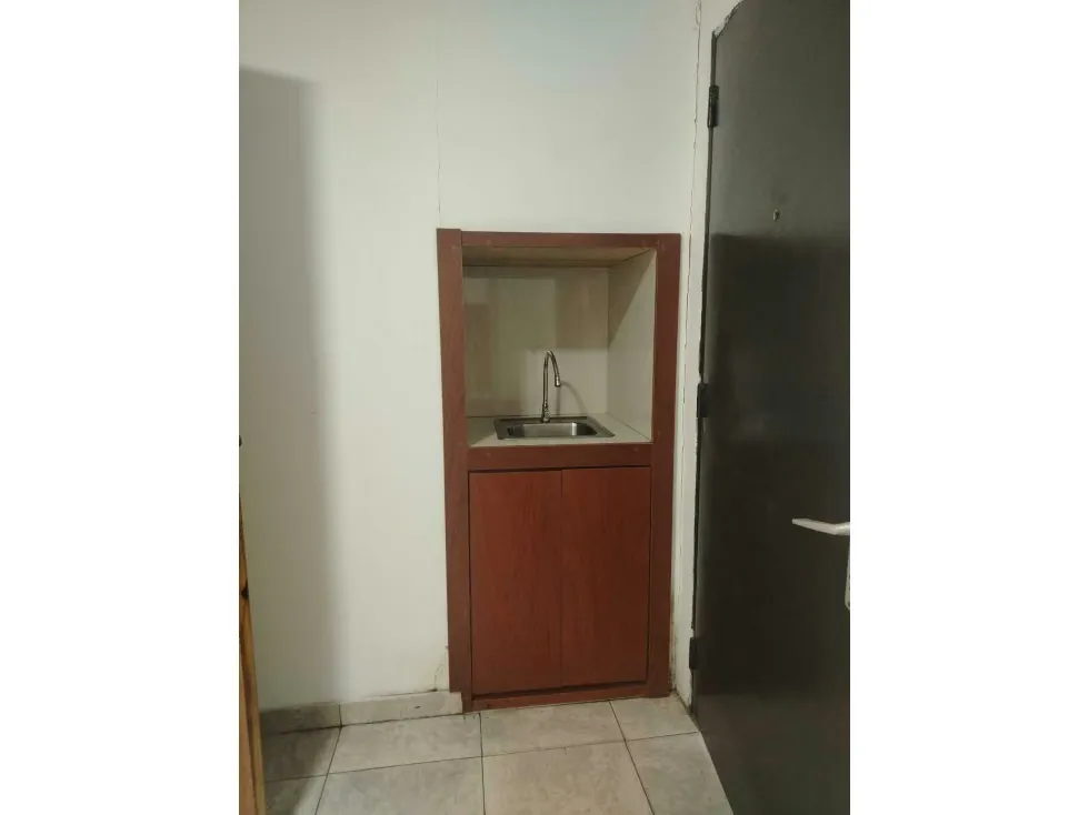 Alquilo local 120m2 Monte Cristo 7218 - 7