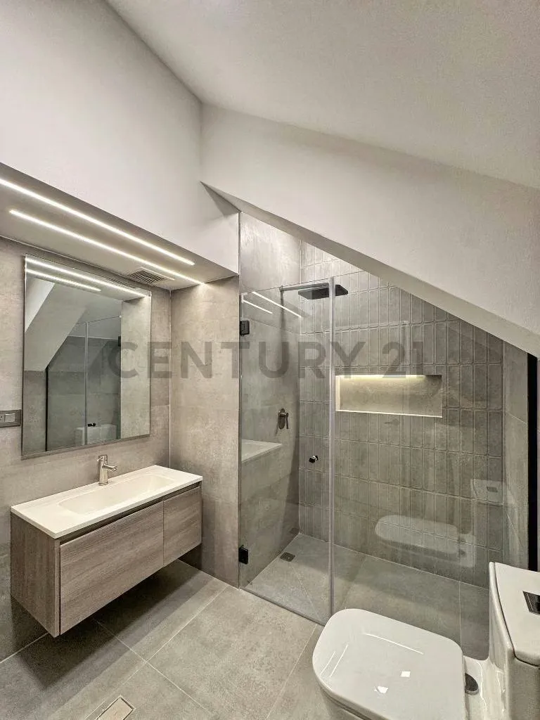 En Venta PH en La Alameda - 5