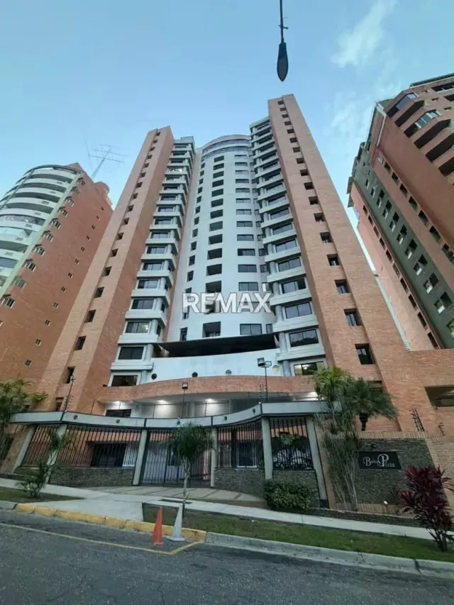 Venta de moderno Apartamento en Resd. Bahía de Plata Trigaleña Alta Valencia