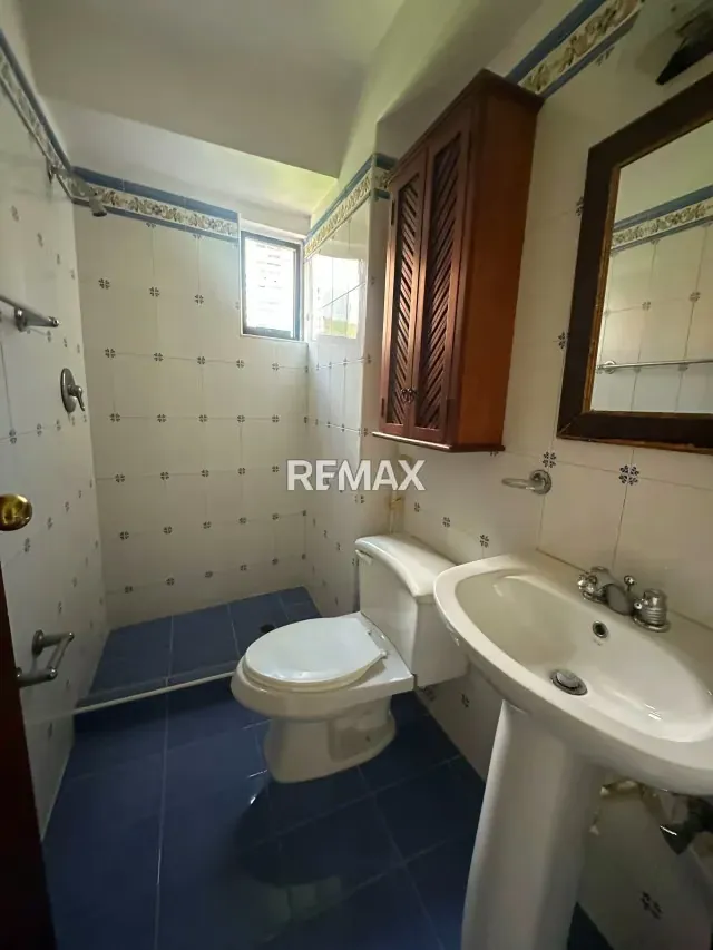 EN VENTA APARTAMENTO EN RES. AGUA MIEL URB LA TRIGALEÑA ALTA - 19