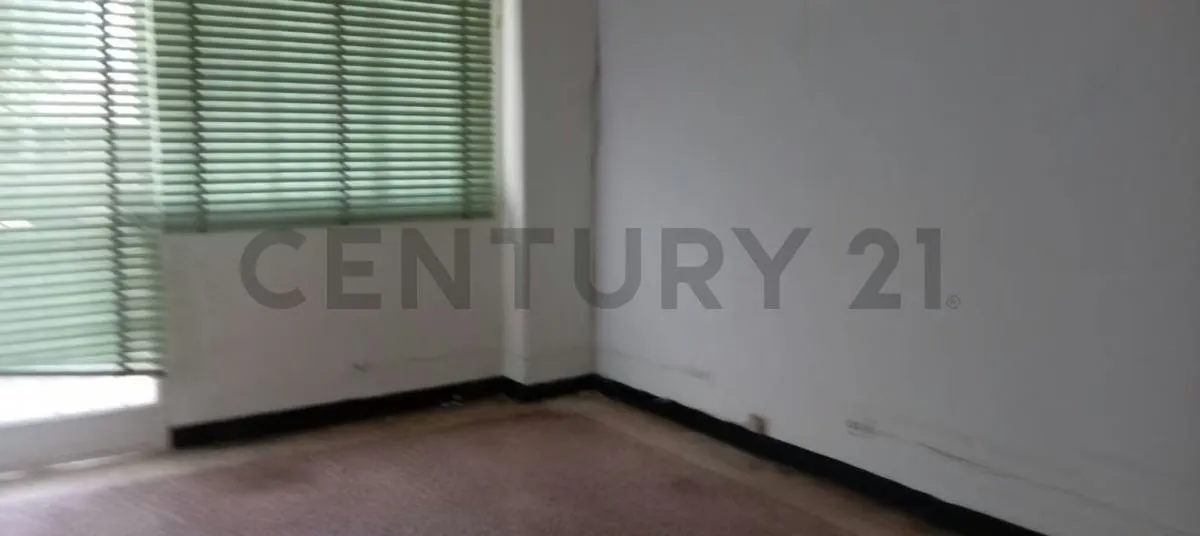 VENTA OFICINA EN CHACAO ZT - 3