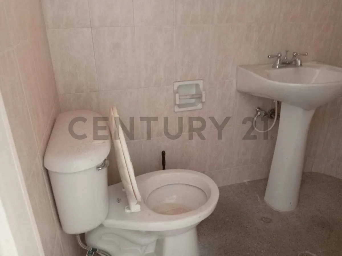 VENTA OFICINA EN CHACAO ZT - 8