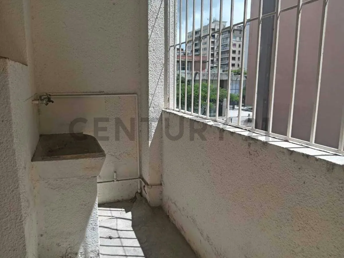 VENTA OFICINA EN CHACAO ZT - 9