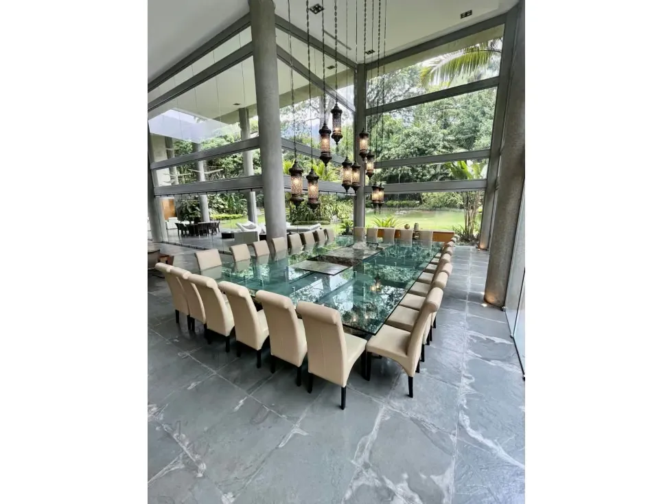 Se vende casa 2400m2 Country Club 4740 - 17