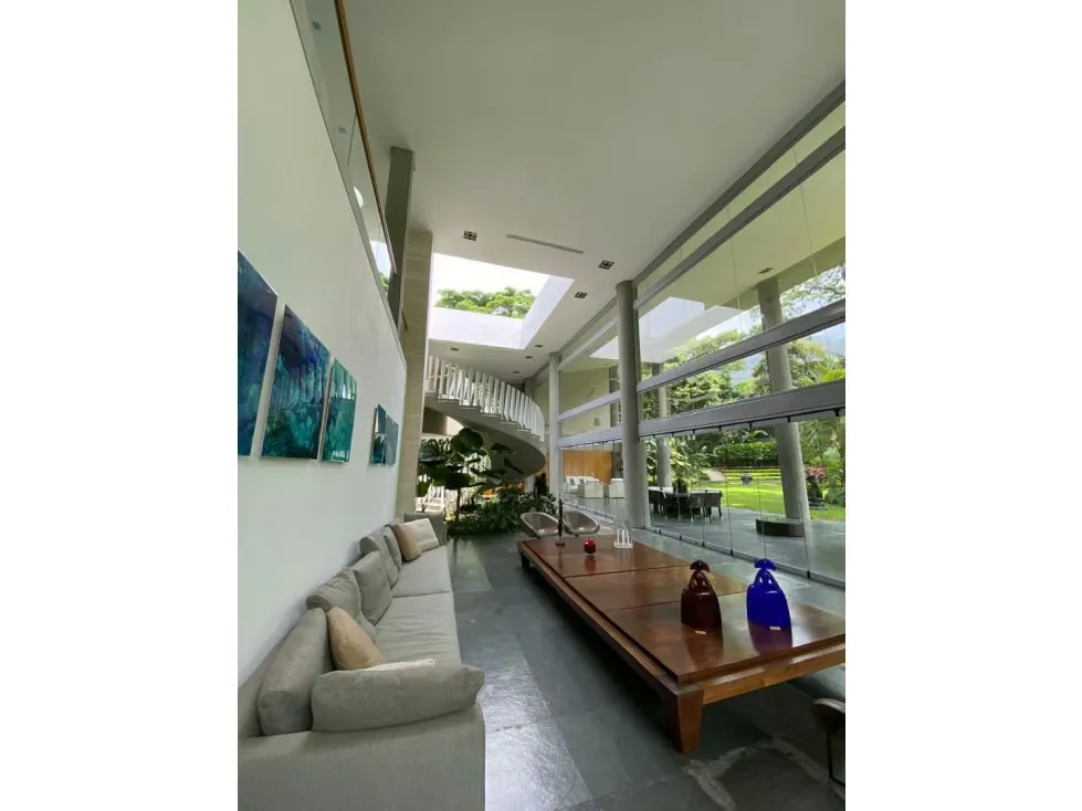 Se vende casa 2400m2 Country Club 4740 - 3