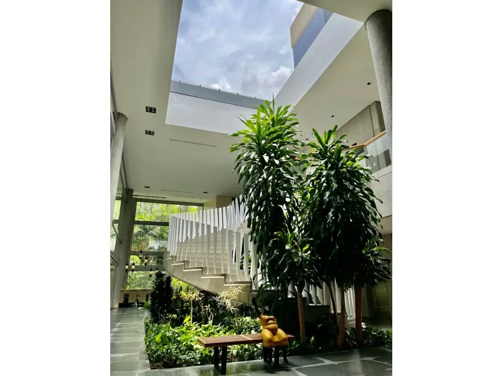 Se vende casa 2400m2 Country Club 4740 - 6