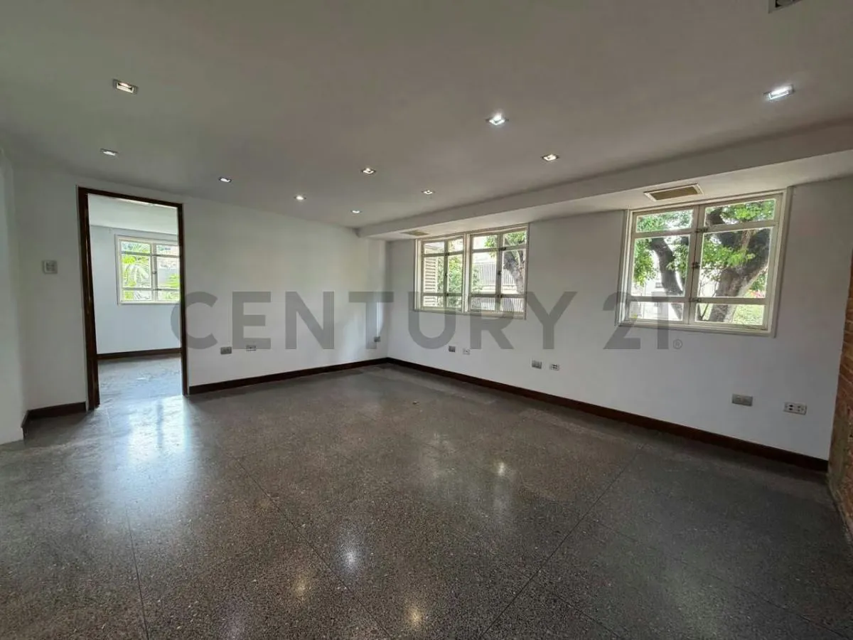 Extraordinaria Oficina en Alquiler en Las Mercedes, Baruta - 2