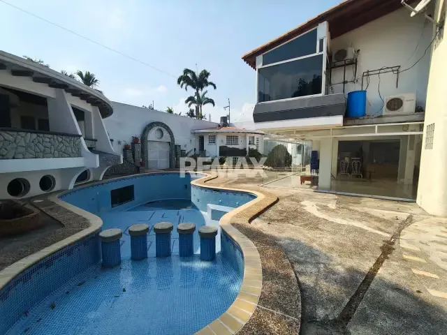 QUINTA EN LA URB. SANTA ELENA CON PISCINA - 13