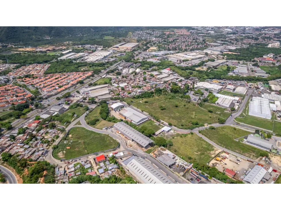 Galpón con fabrica en venta 2500m2 Guatire Anma - 10